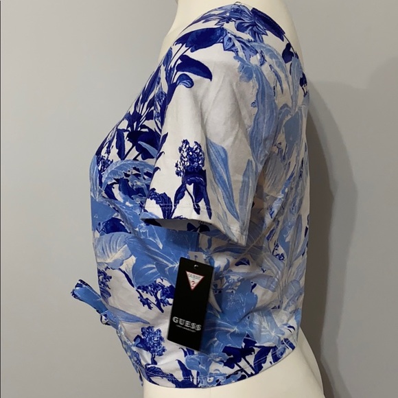 NWT! GUESS Floral Blue and White Tie-hem Top - Picture 4 of 7